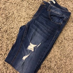 Ripped Dark Wash Jeans Refuge / CR